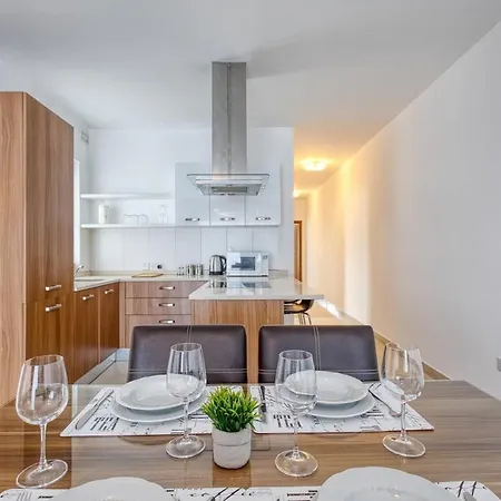 Spacious 2bd Penthouse In The Heart Of スリーマ