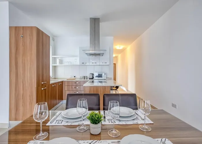 Spacious 2bd Penthouse In The Heart Of スリーマ