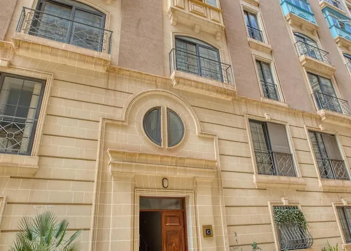 Spacious 2bd Penthouse In The Heart Of スリーマ