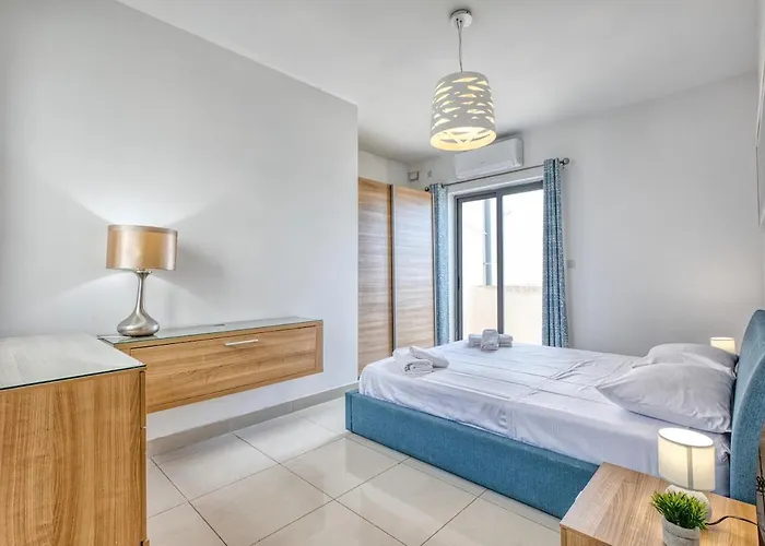 Spacious 2bd Penthouse In The Heart Of アパート *