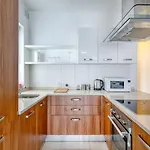 Spacious 2bd Penthouse In The Heart Of Διαμέρισμα