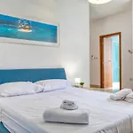 Spacious 2bd Penthouse In The Heart Of
