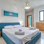 Spacious 2bd Penthouse In The Heart Of Διαμέρισμα