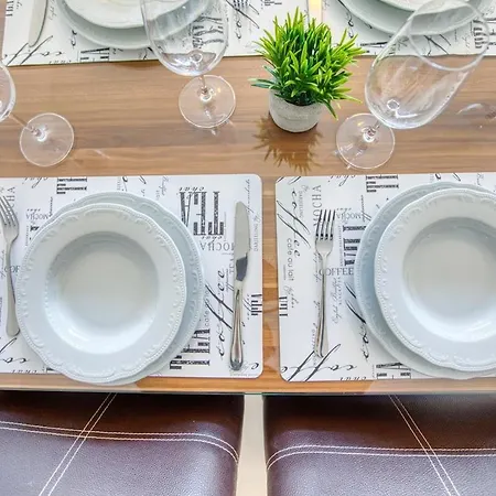 Spacious 2bd Penthouse In The Heart Of Apartment