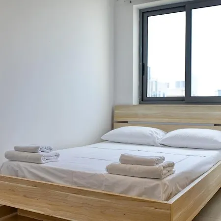 Spacious 2bd Penthouse In The Heart Of Apartament