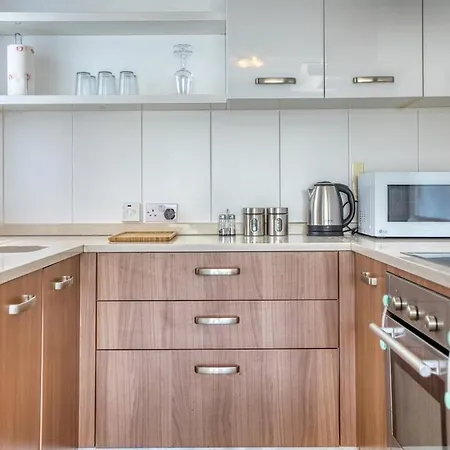 Spacious 2bd Penthouse In The Heart Of Apartament