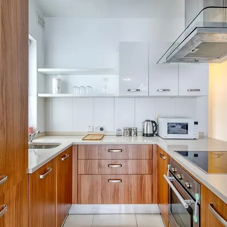 Spacious 2bd Penthouse In The Heart Of Lejlighed