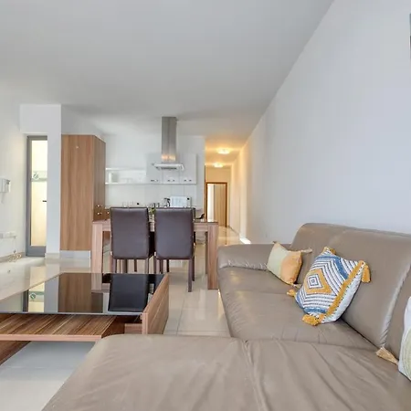 Spacious 2bd Penthouse In The Heart Of Appartement *