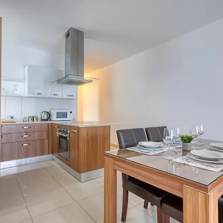 Spacious 2bd Penthouse In The Heart Of