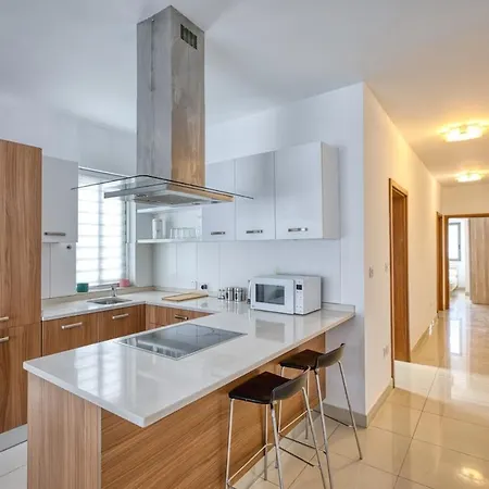 Appartement Spacious 2bd Penthouse In The Heart Of