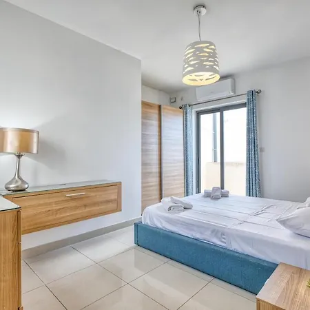 Spacious 2bd Penthouse In The Heart Of Lejlighed *