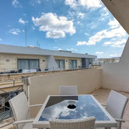 Spacious 2bd Penthouse In The Heart Of Appartement