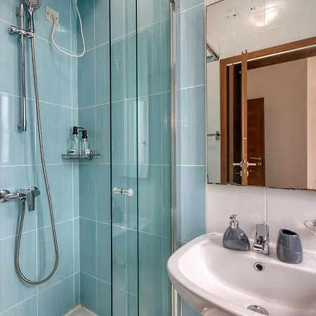 Lejlighed Spacious 2bd Penthouse In The Heart Of *