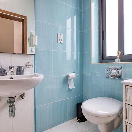 Spacious 2bd Penthouse In The Heart Of Apartment *