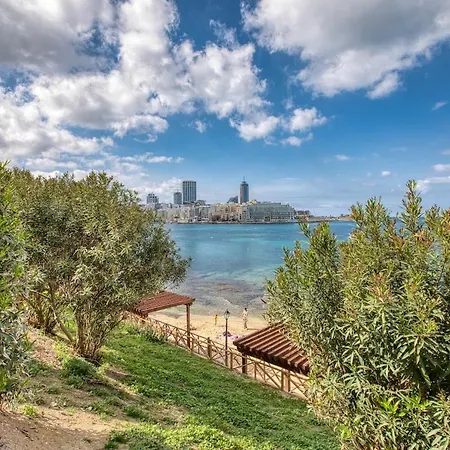 Lejlighed Spacious 2bd Penthouse In The Heart Of *