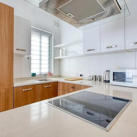 Lejlighed Spacious 2bd Penthouse In The Heart Of *