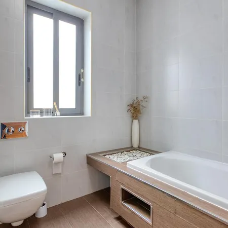 Spacious 2bd Penthouse In The Heart Of Appartement *