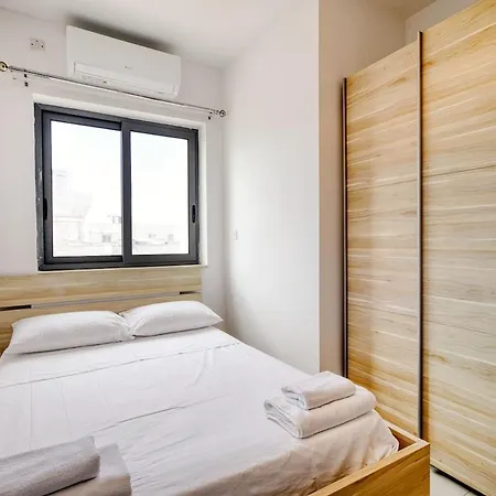 Spacious 2bd Penthouse In The Heart Of Lejlighed Sliema