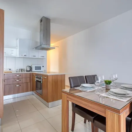 Lejlighed Spacious 2bd Penthouse In The Heart Of *