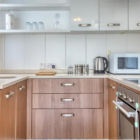 Lejlighed Spacious 2bd Penthouse In The Heart Of *