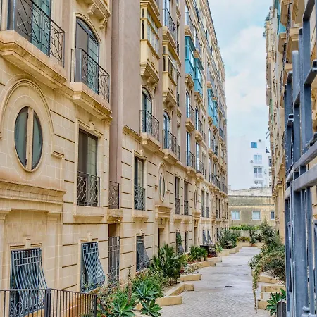 Spacious 2bd Penthouse In The Heart Of Lejlighed