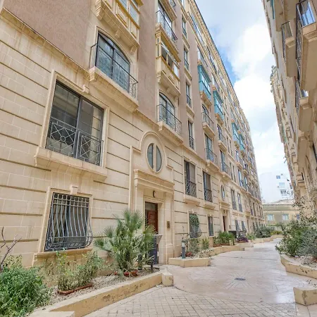 Spacious 2bd Penthouse In The Heart Of * Sliema