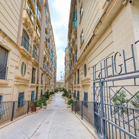 Lejlighed Spacious 2bd Penthouse In The Heart Of Sliema