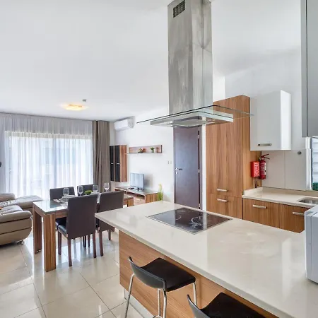 Spacious 2bd Penthouse In The Heart Of Lejlighed Sliema