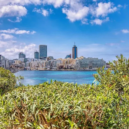 Spacious 2bd Penthouse In The Heart Of Lejlighed *