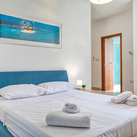 Lejlighed Spacious 2bd Penthouse In The Heart Of