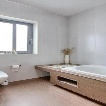 Lejlighed Spacious 2bd Penthouse In The Heart Of *