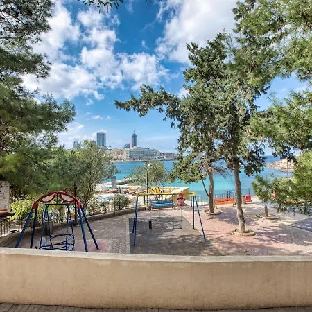 Spacious 2bd Penthouse In The Heart Of