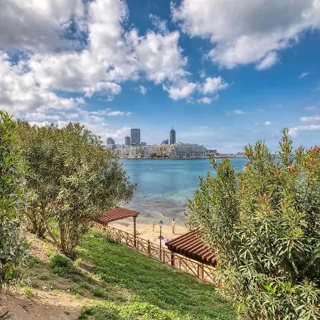 Lejlighed Spacious 2bd Penthouse In The Heart Of