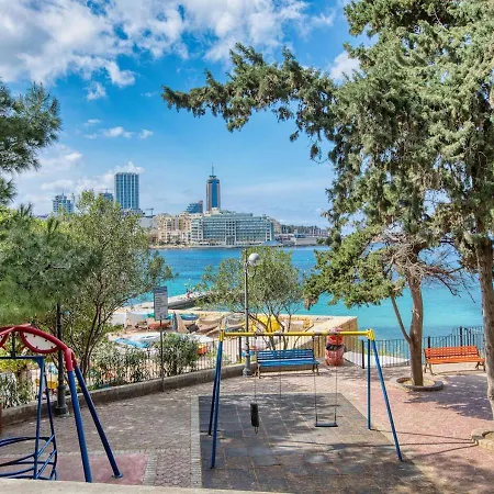 Lejlighed Spacious 2bd Penthouse In The Heart Of