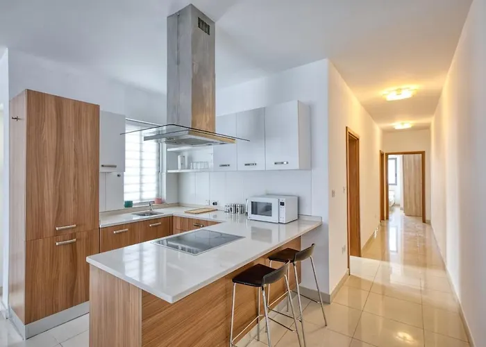Apartament Spacious 2bd Penthouse In The Heart Of