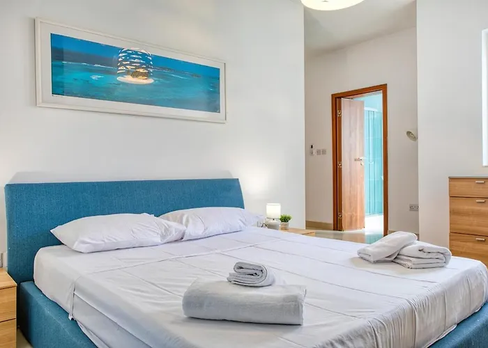 Spacious 2bd Penthouse In The Heart Of