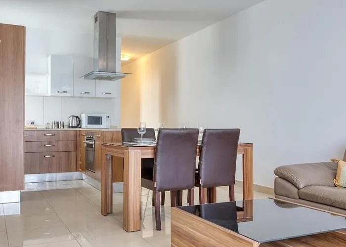 Spacious 2bd Penthouse In The Heart Of Appartement *