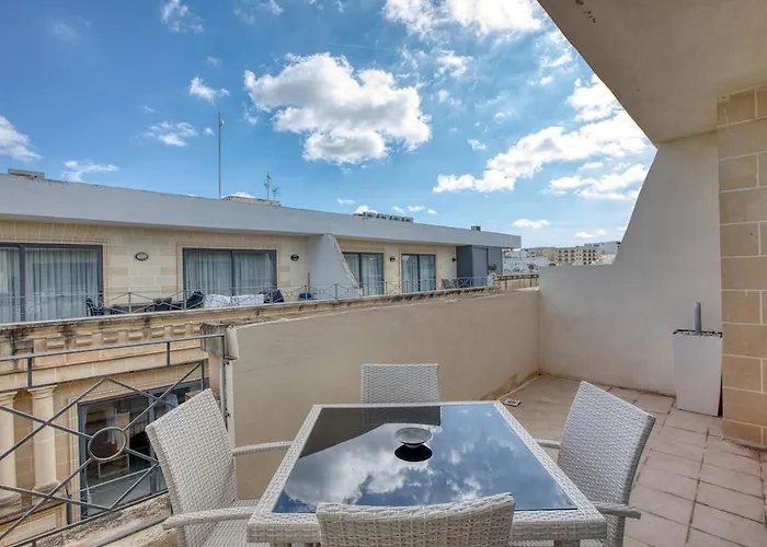 Spacious 2bd Penthouse In The Heart Of Διαμέρισμα