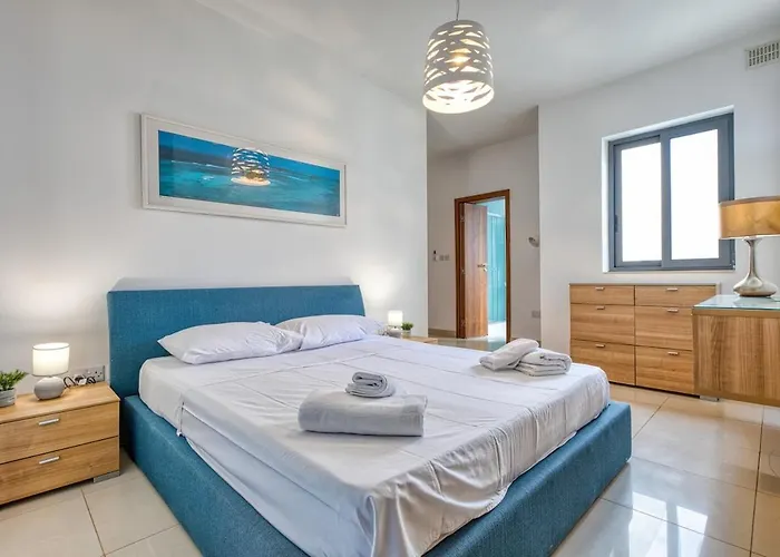 Spacious 2bd Penthouse In The Heart Of Διαμέρισμα